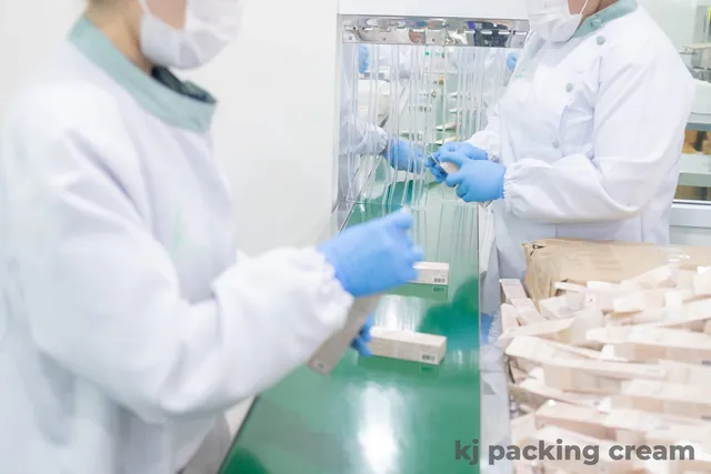 งานบรรจุครีมล็อตประจำของลูกค้าแบรนด์ — KJ Packing Cream